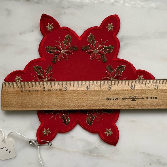 Two snowflake shaped German Christmas linens, doily, coasters - Picture 8 of 9